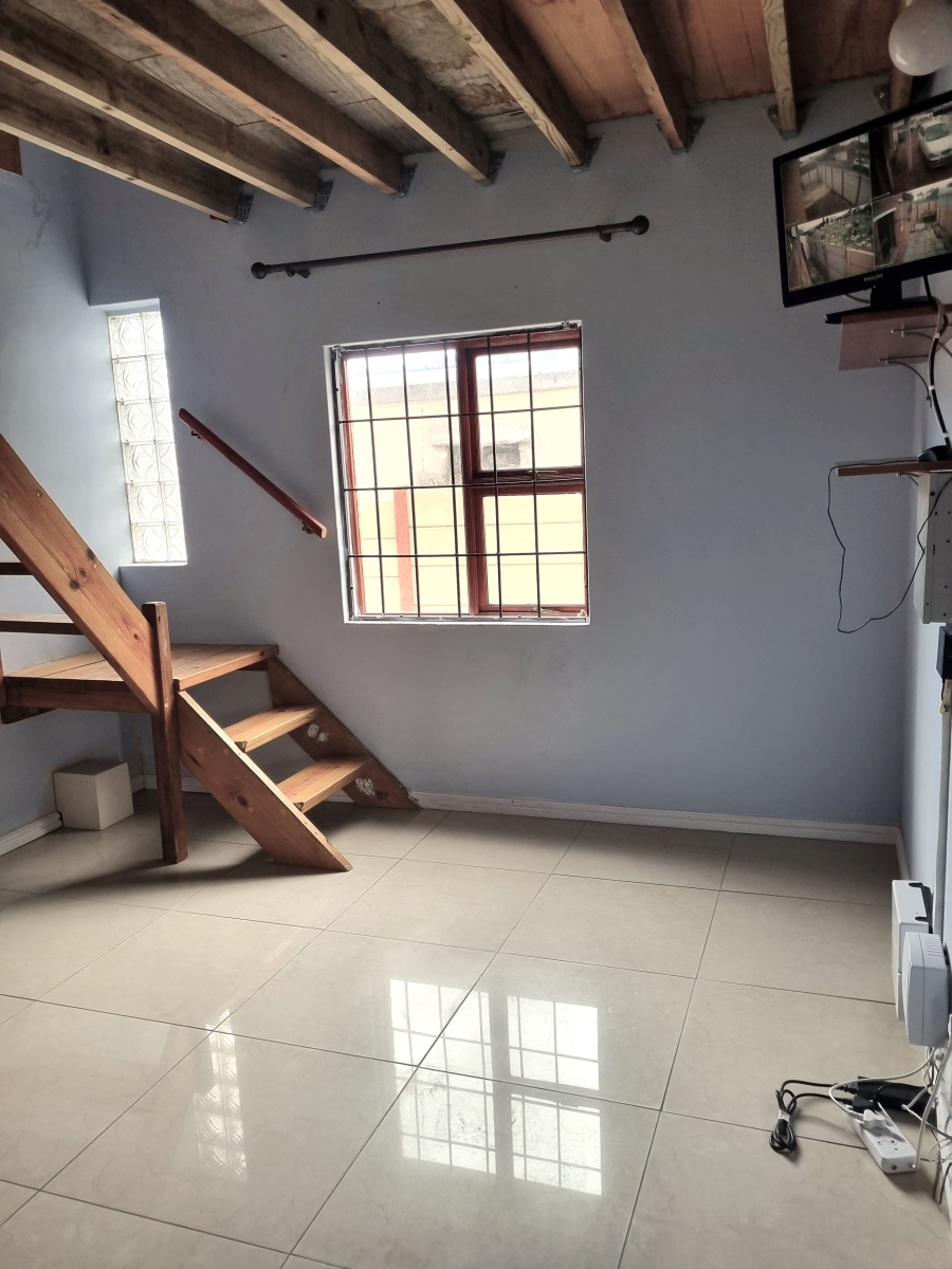 To Let 2 Bedroom Property for Rent in Muizenberg Western Cape